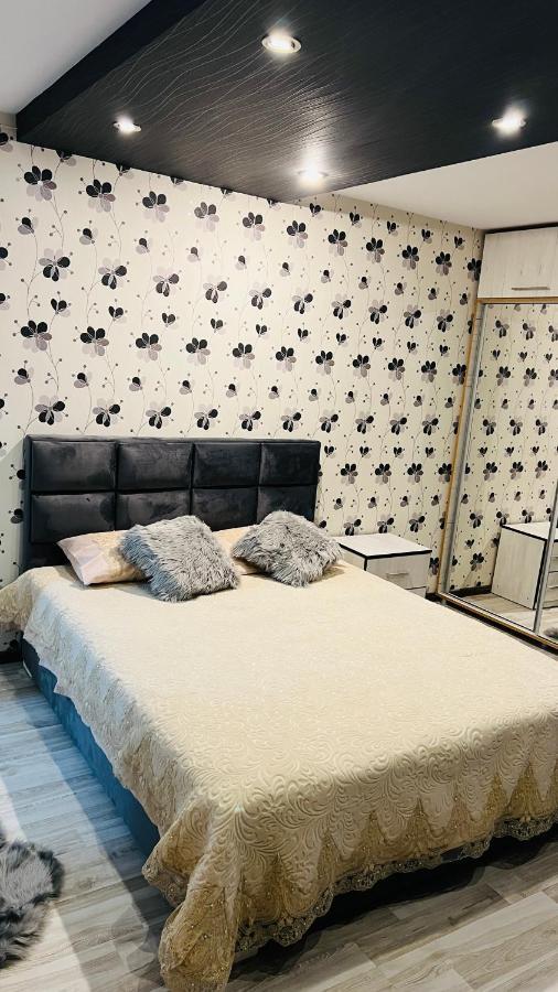 Garsoniera Centru Pietonal Apartamento Târgu Jiu Exterior foto