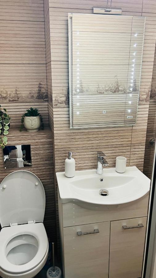 Garsoniera Centru Pietonal Apartamento Târgu Jiu Exterior foto