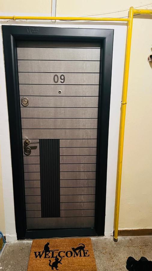 Garsoniera Centru Pietonal Apartamento Târgu Jiu Exterior foto